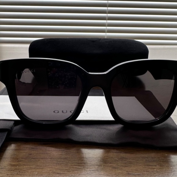 Gucci Sunglasses - Picture 6 of 9